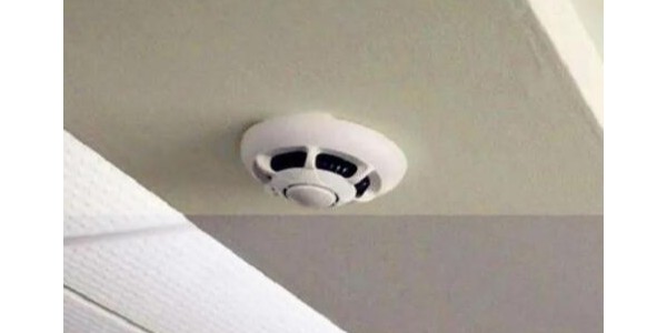 煙霧報警器會閃紅燈嗎(煙霧報警器有紅點嗎)