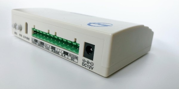 智能溫濕度調節器